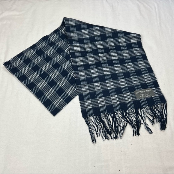 Geoffrey Beene 64”x11”  Scarf Navy Plaid Fringed Classic Pre-Owned - Picture 1 of 4